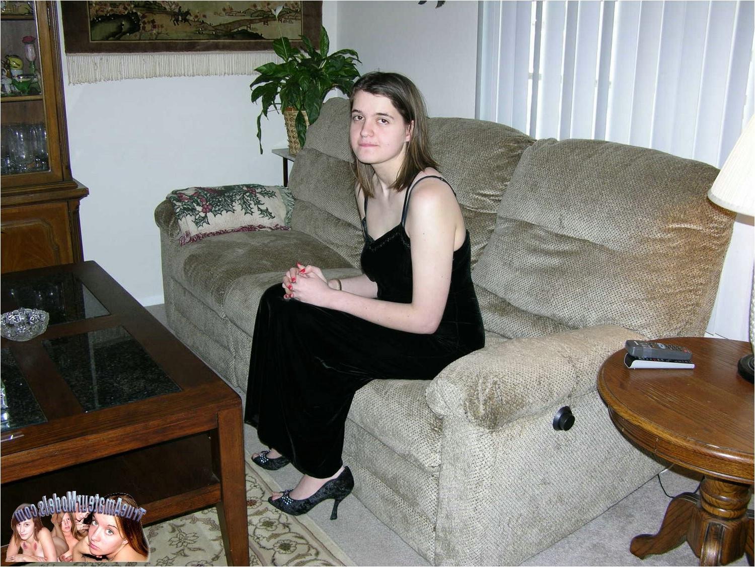 10P Amateur Bitch Spreads Apart Her Stinky Fucking Butthole