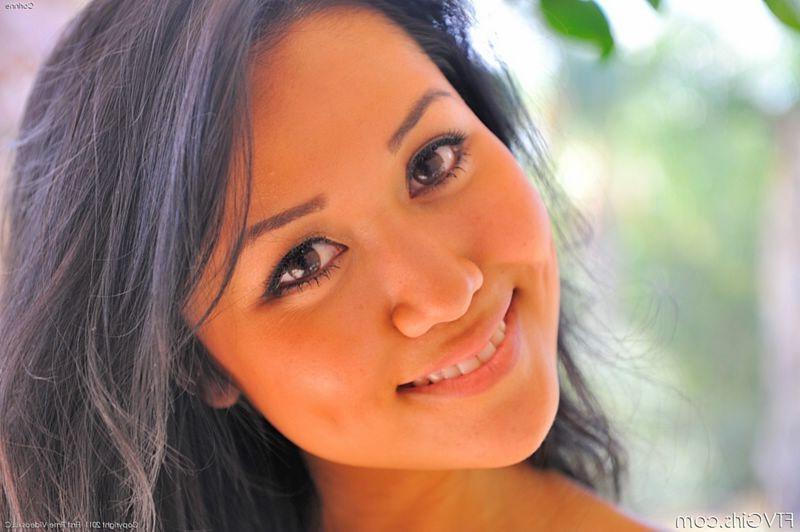 15P Half Filipina hottie with beautiful feet and pussy