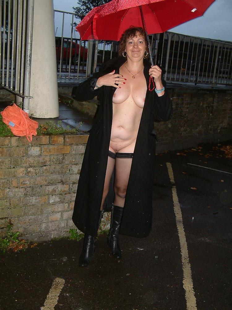 19P Mature flasher Lyndseys rainy day public nudity