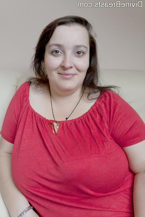 14P Chubby amateur Charlotte shows off her giant knockers