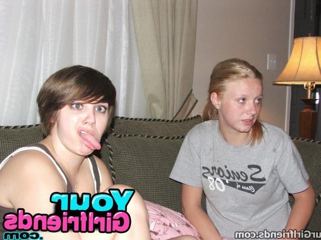 11P Girlfriend get crazy when home alone, watch em play