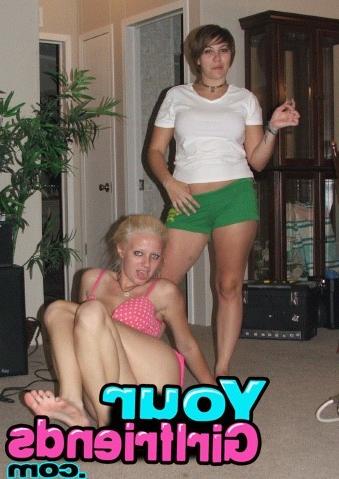 11P Girlfriend get crazy when home alone, watch em play