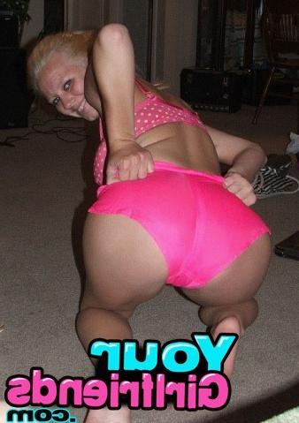 11P Girlfriend get crazy when home alone, watch em play