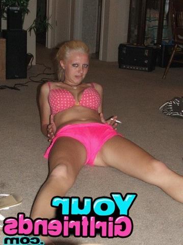 11P Girlfriend get crazy when home alone, watch em play