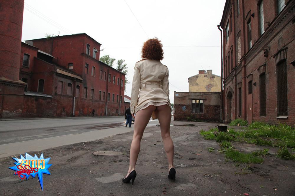 16P Showing the hole between her ass cheeks in public