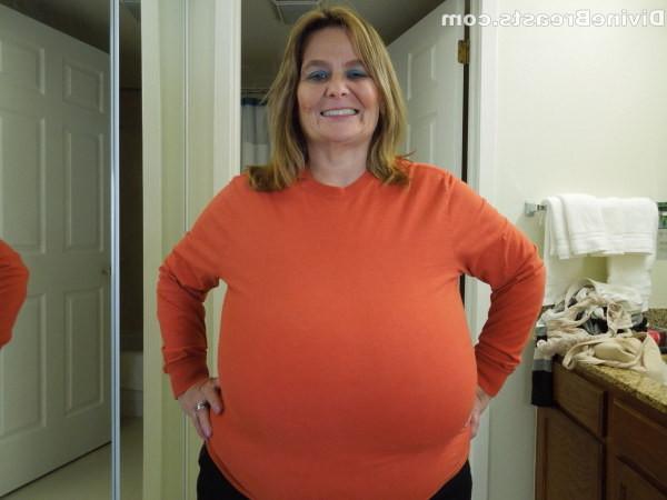 14P Chubby amateur Sarah unleashes her extra large breasts