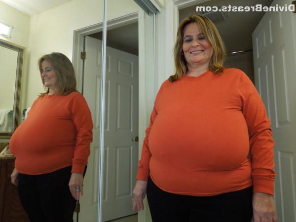 14P Chubby amateur Sarah unleashes her extra large breasts