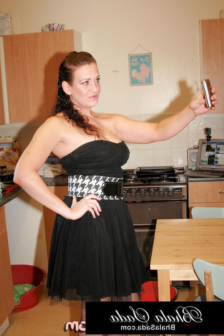 14P British Babe