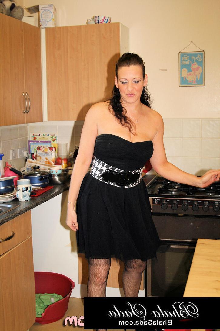 14P British Babe