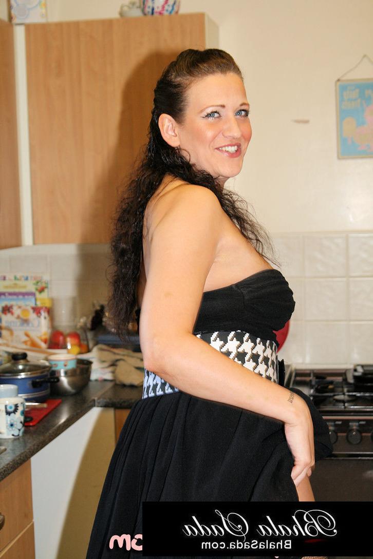 14P British Babe