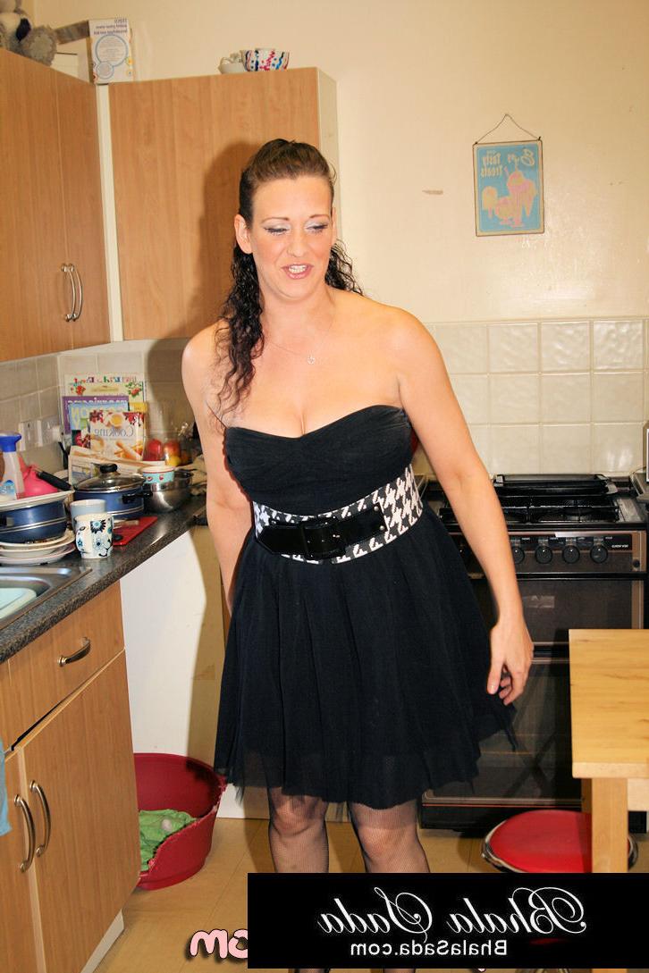 14P British Babe