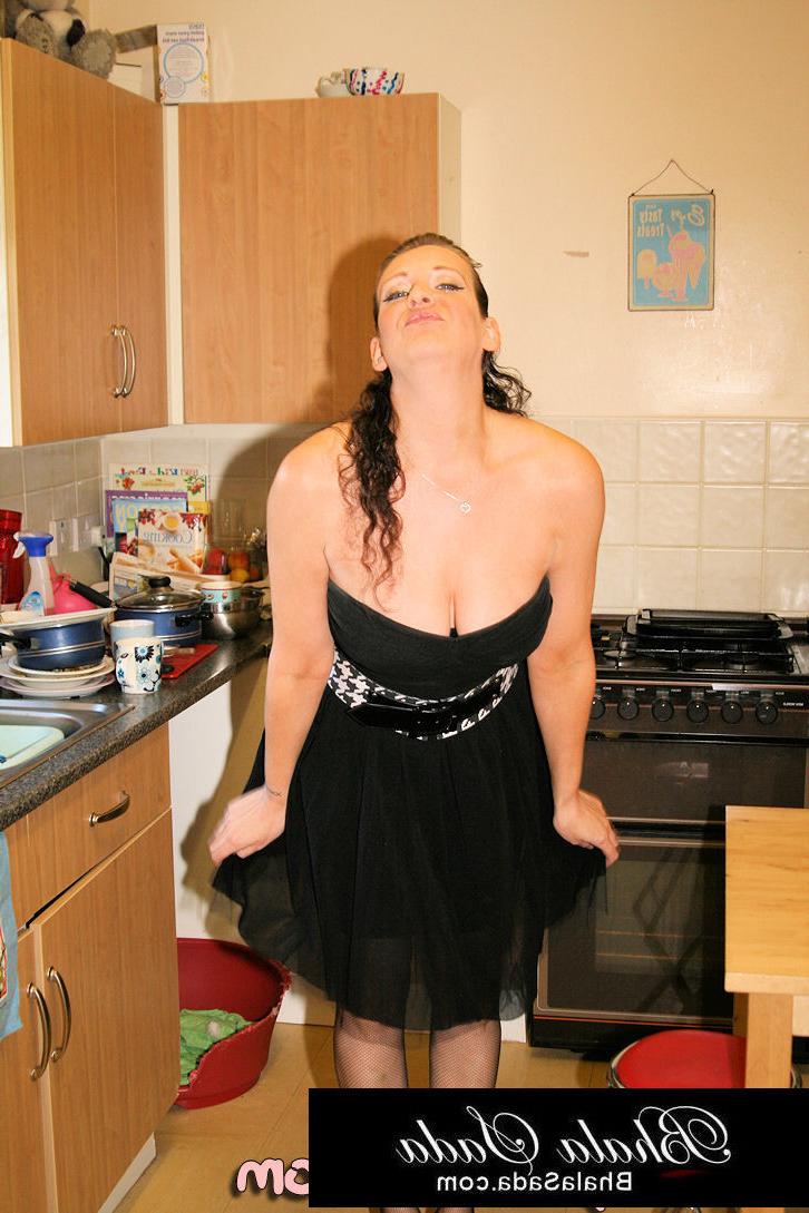 14P British Babe