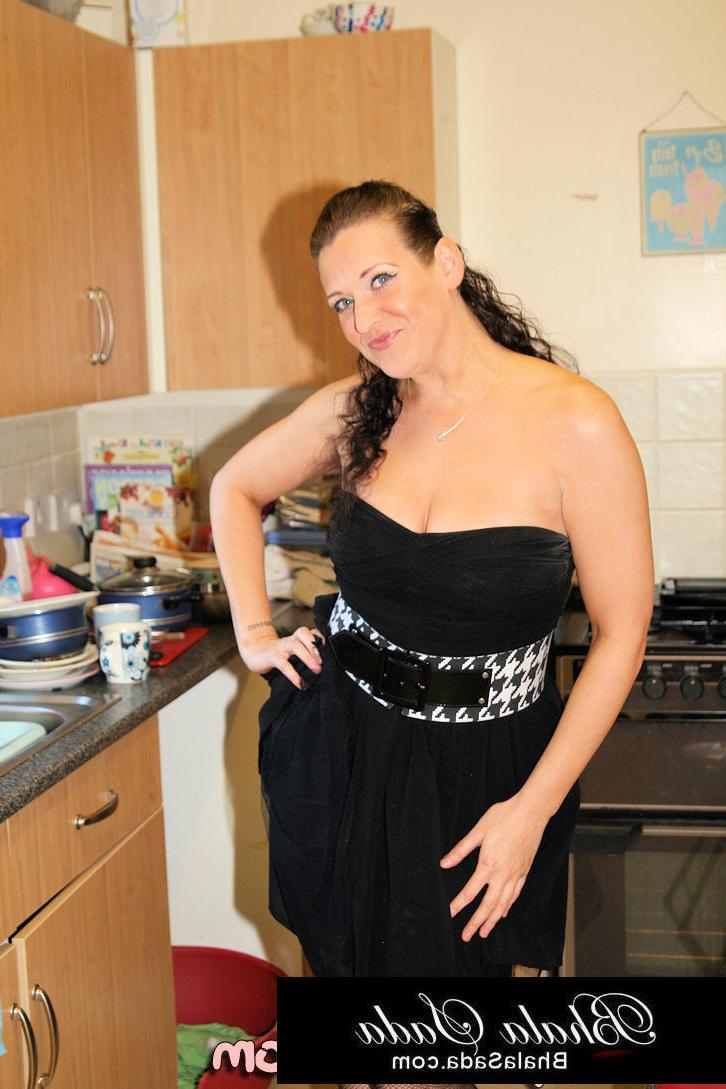 14P British Babe
