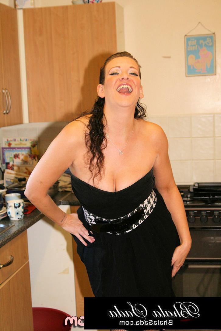 14P British Babe