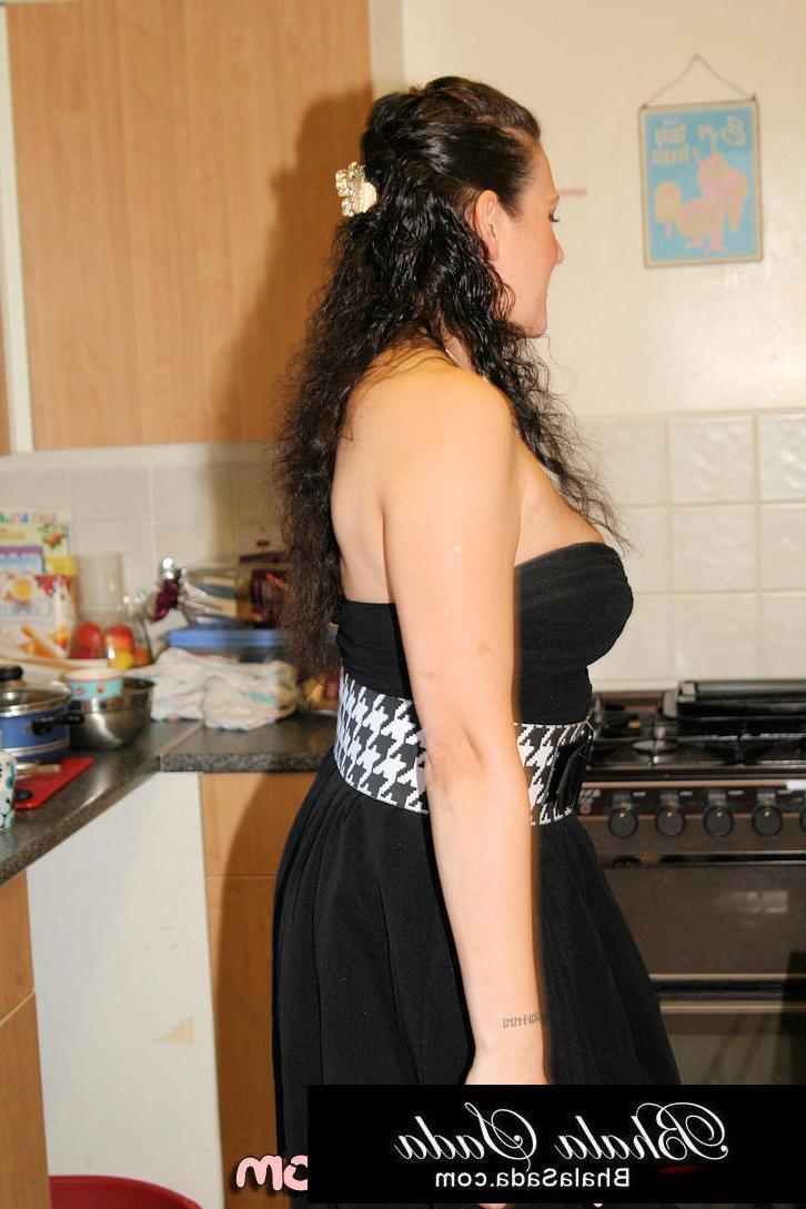 14P British Babe