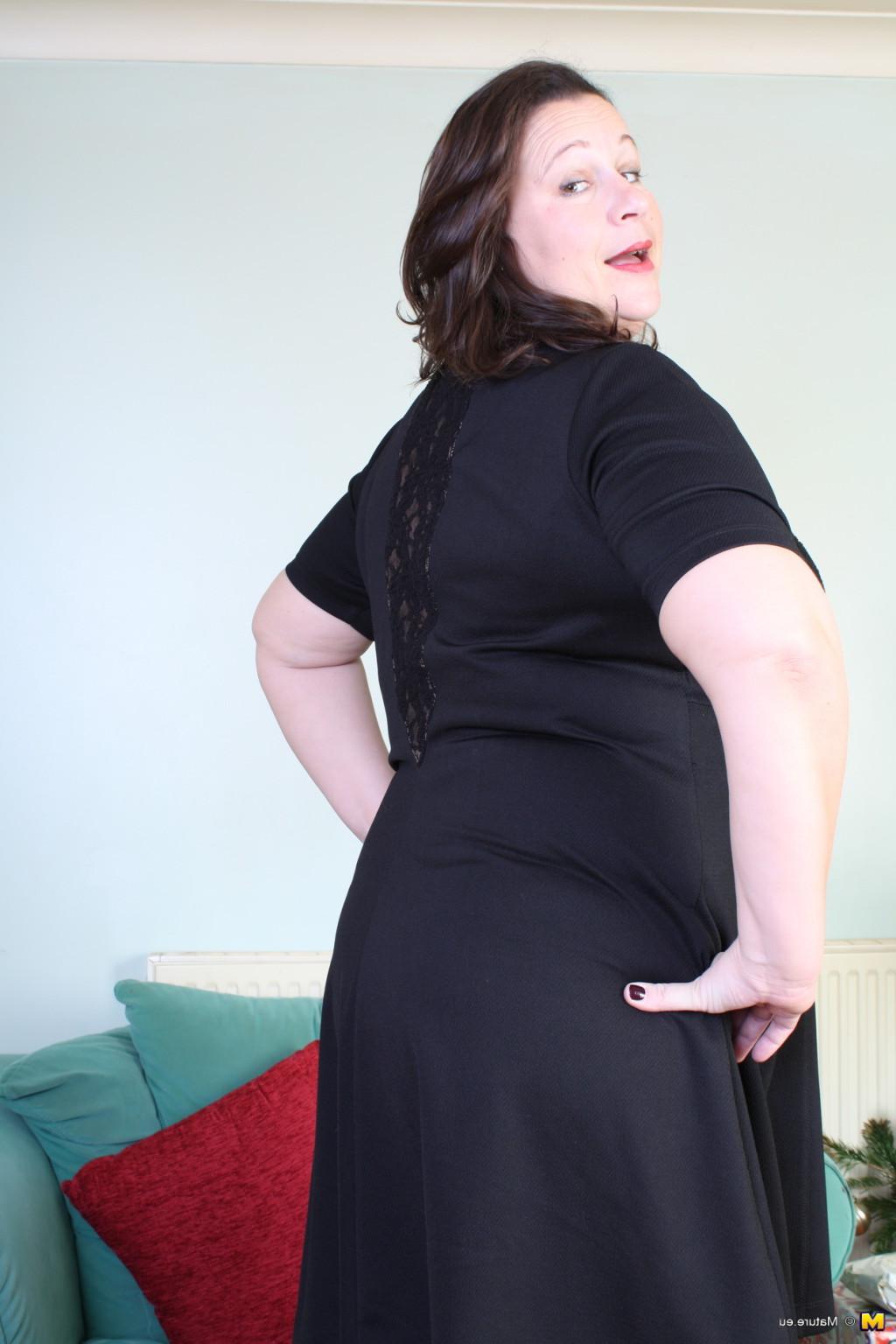16P Chubby mature BBW getting naughty