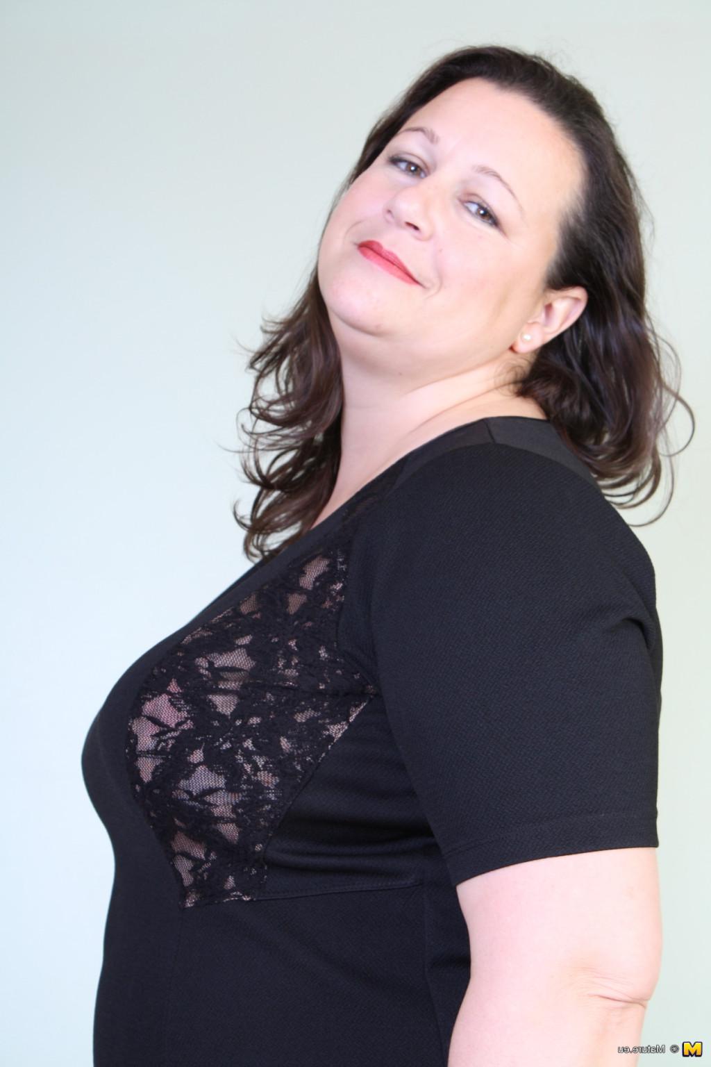 16P Chubby mature BBW getting naughty