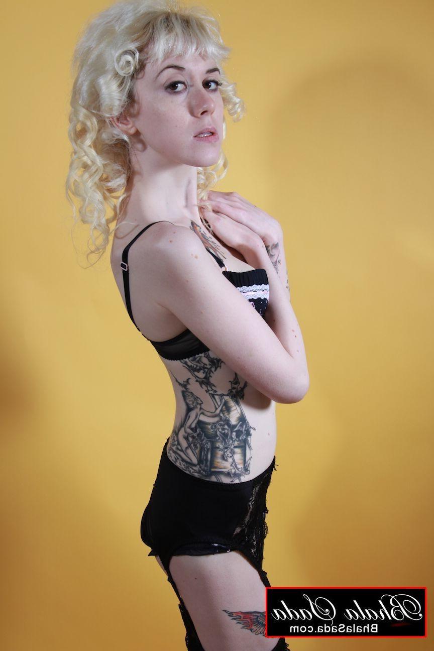 25P British Babe