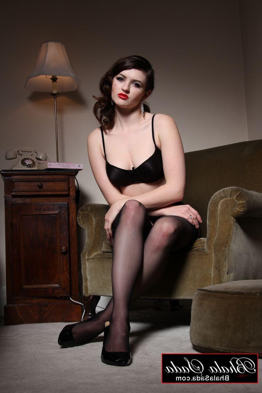 21P British Babe