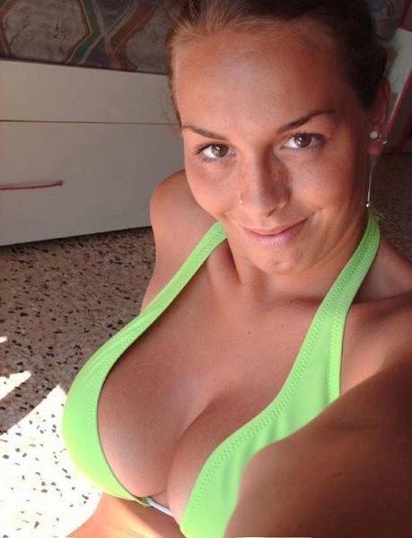 12P Amateurs pictures of real cute girlfriends
