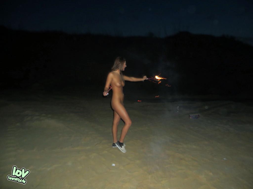 16P Amateur midwest teen nude fireworks