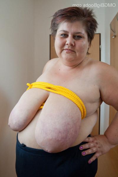 13P Mature amateur plumper ties up giant tits with a rope