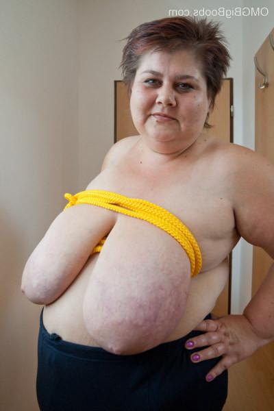 13P Mature amateur plumper ties up giant tits with a rope