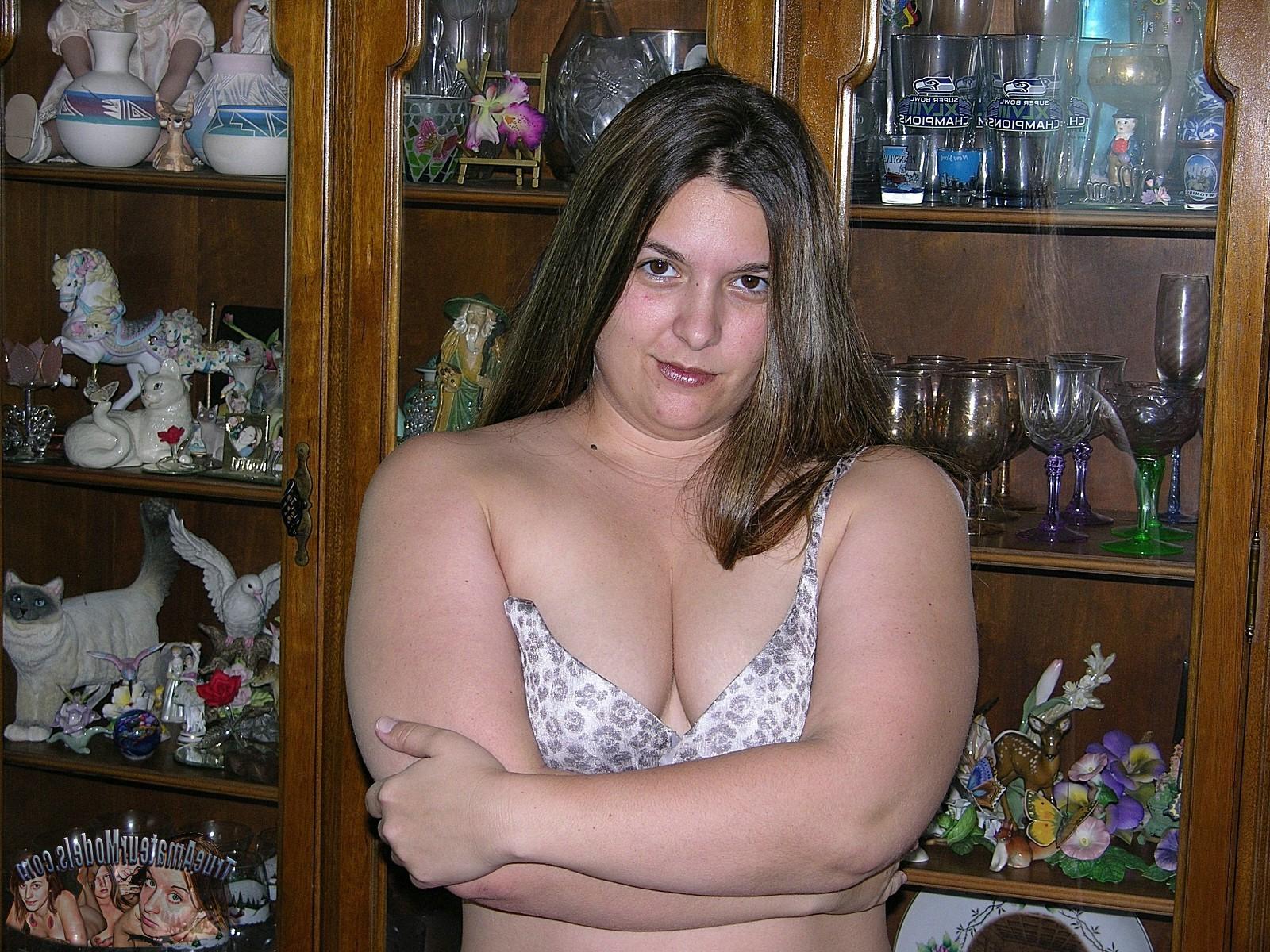 16P Hairy Pussy Amateur Brunette Babe Models Nude &amp;amp; Spreads Apart Her Chubby Ass