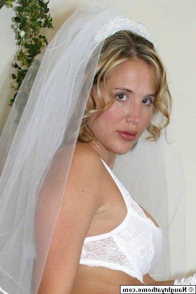 15P Bride Desirae licking dick