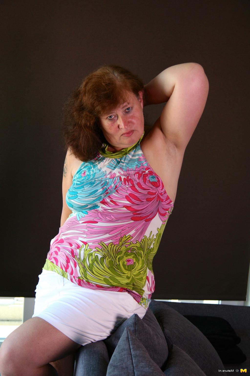 16P Chunky Dutch housewife feeling naughty