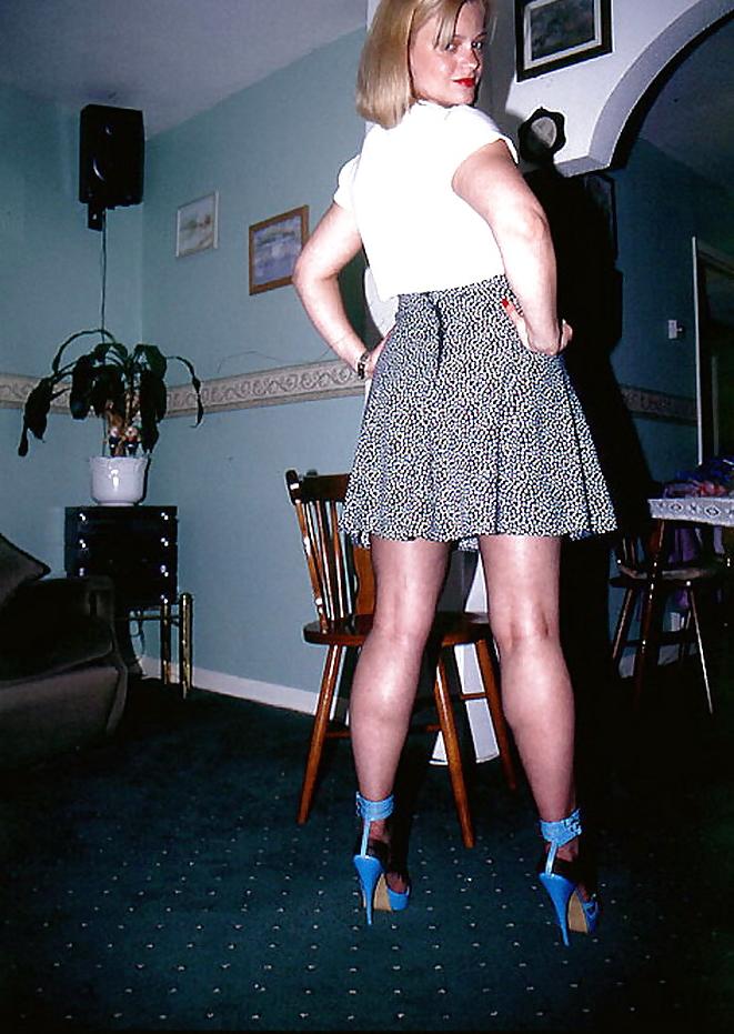 25P Sexy British MILF Alison stockings & hot high heels