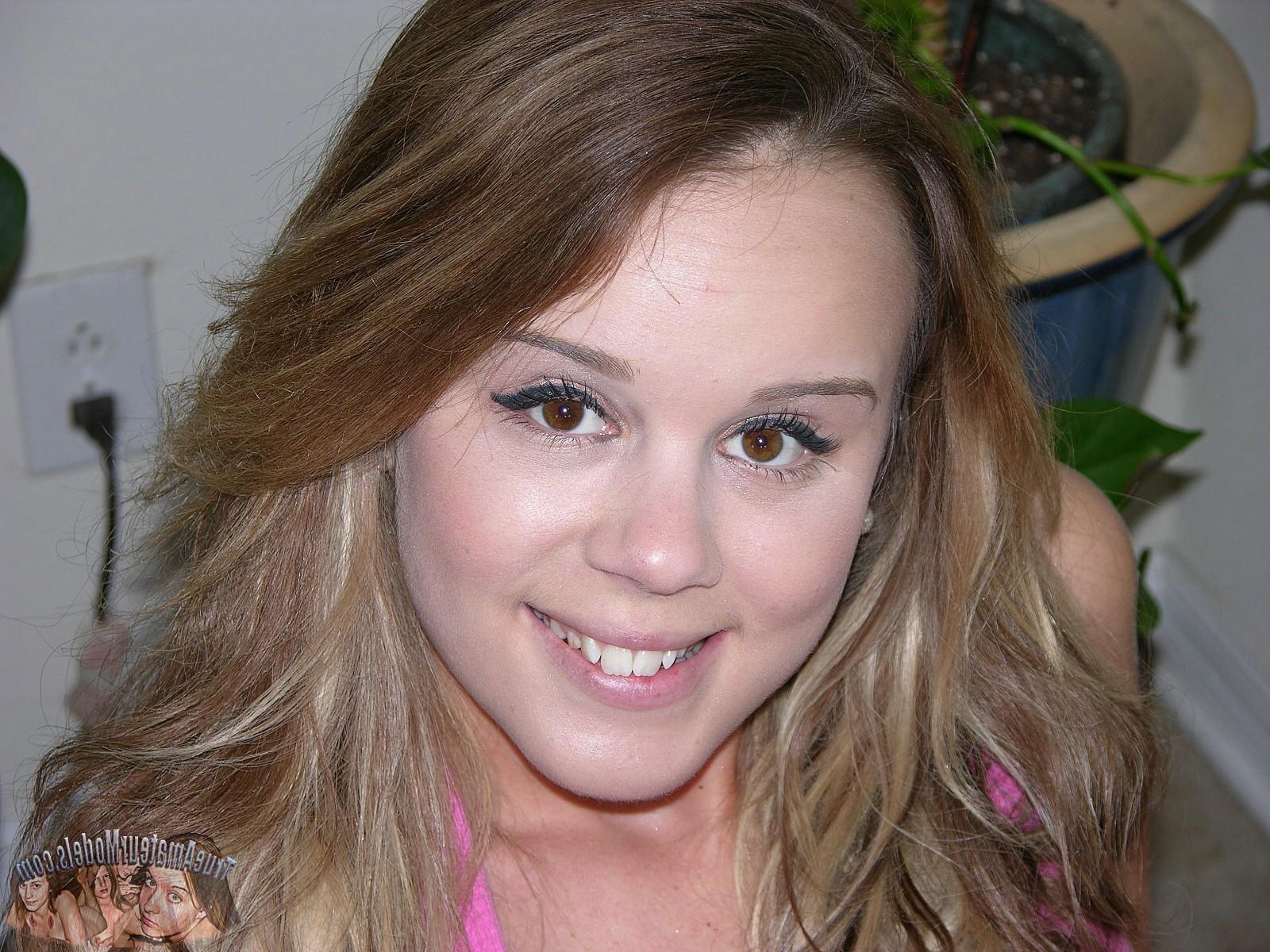 16P Cute girl Alexis Adams