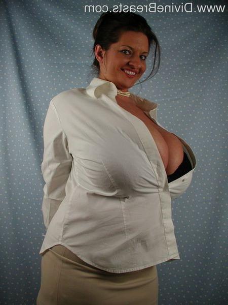 15P Maria Moore Big Tits Milf
