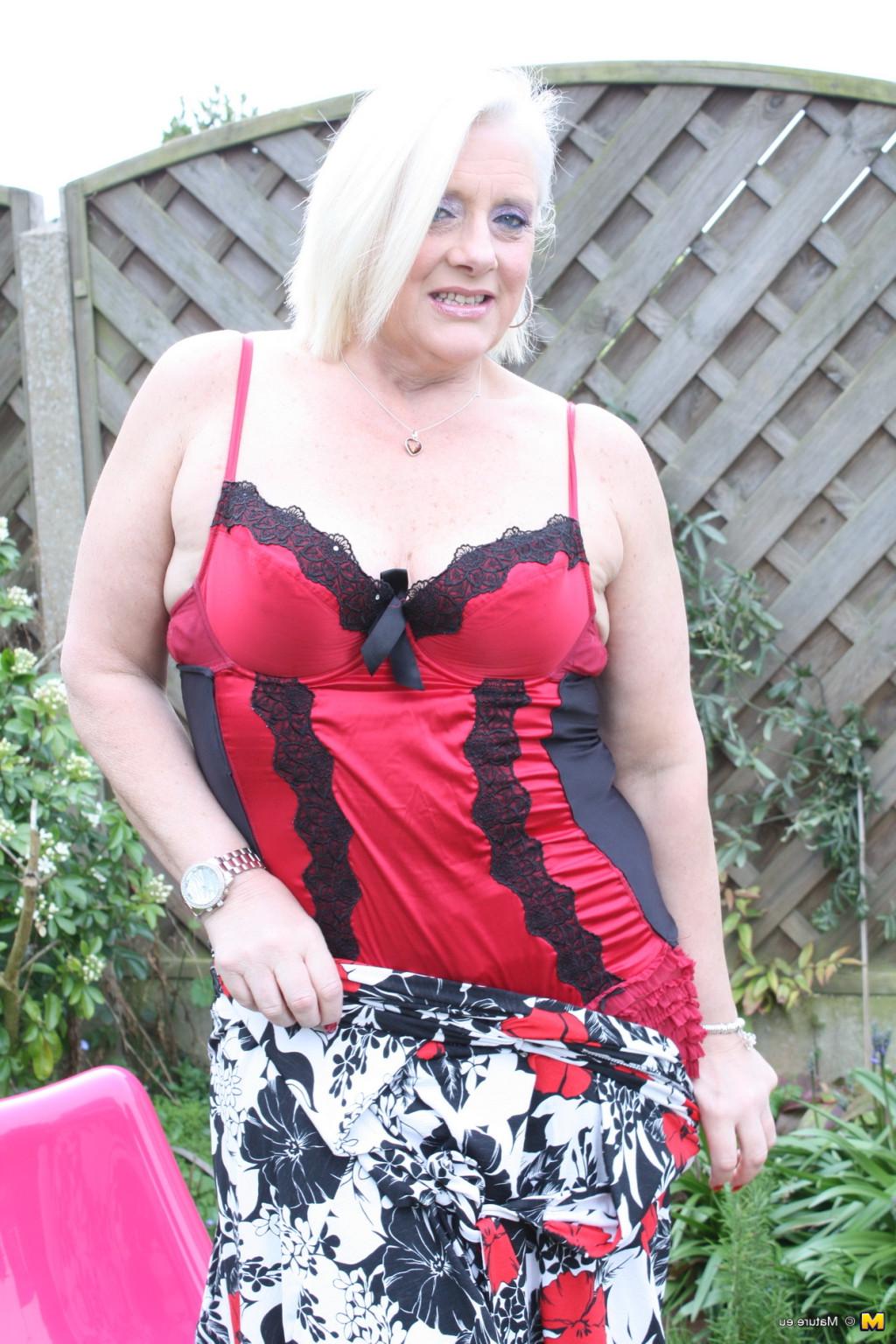 16P Naughty British housewife getting dirty in the garden