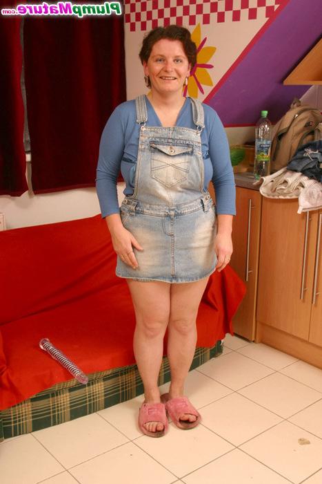 13P Kinky fat oldie gets ready for a wild dildo fuck
