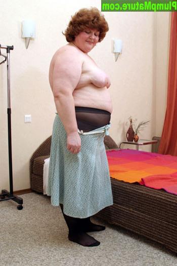 15P Funny plump mature cutie posing first time