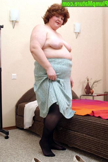 15P Funny plump mature cutie posing first time
