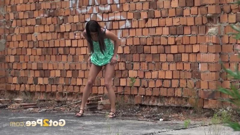15P Brunette lifts her green dress to pee in public