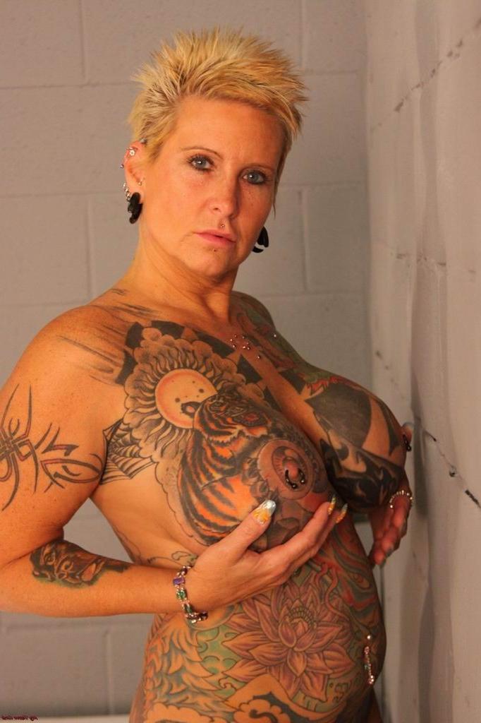15P Amateur tattoed,pierced and body art babes posing