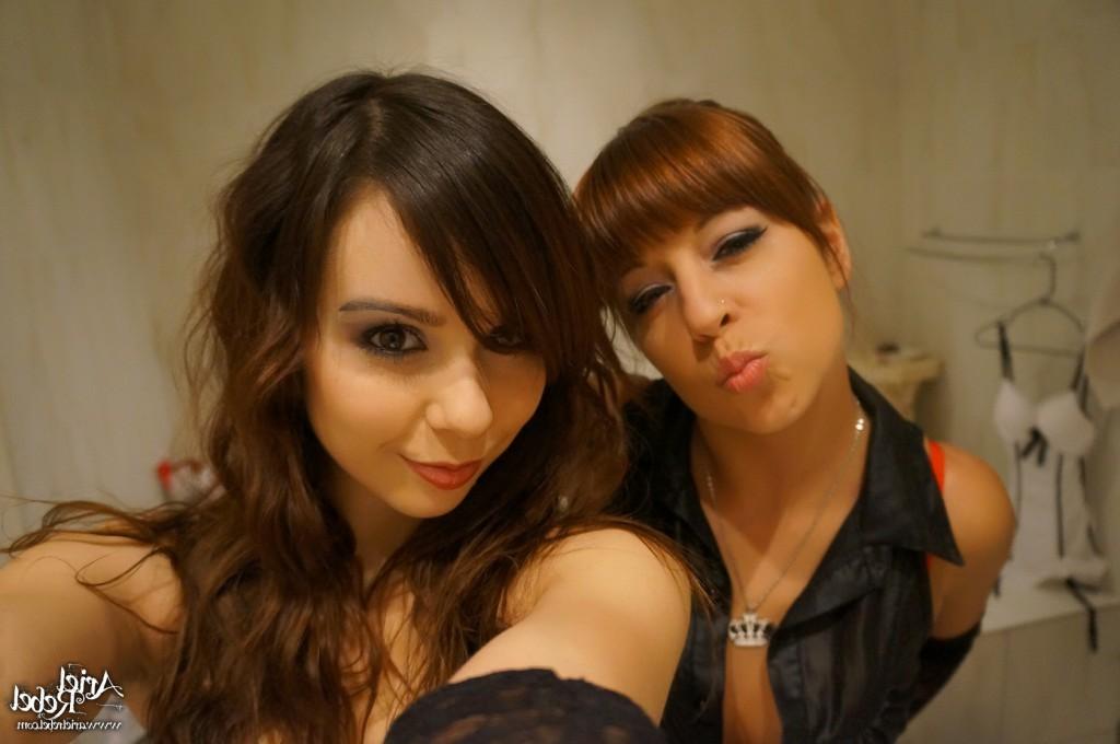 16P Cute amateur camgirls