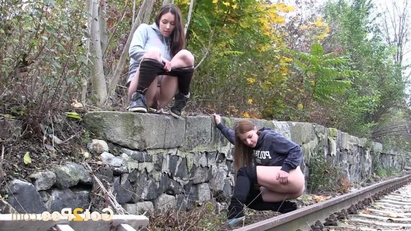 15P Girlfriends both need to piss while walking outside