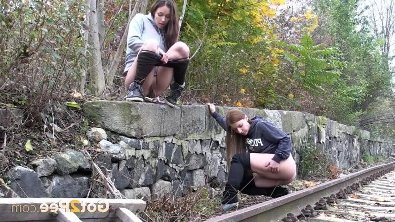 15P Girlfriends both need to piss while walking outside