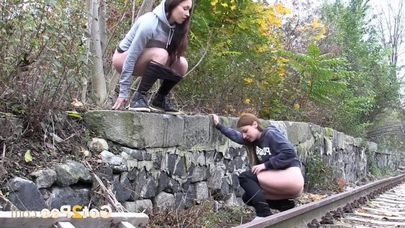 15P Girlfriends both need to piss while walking outside
