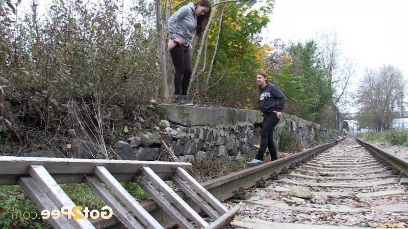 15P Girlfriends both need to piss while walking outside