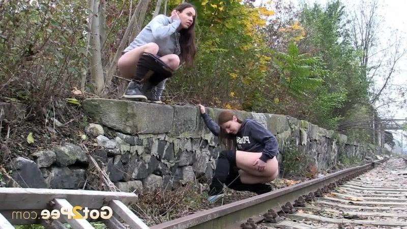 15P Girlfriends both need to piss while walking outside