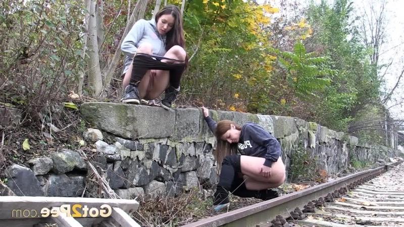 15P Girlfriends both need to piss while walking outside