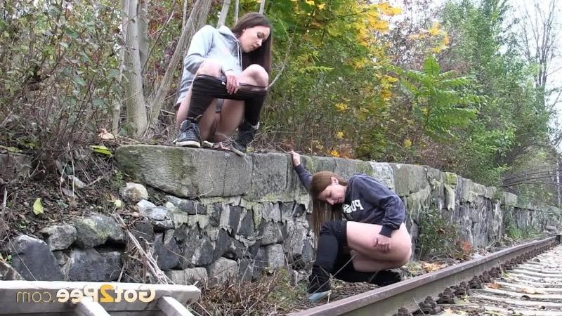 15P Girlfriends both need to piss while walking outside