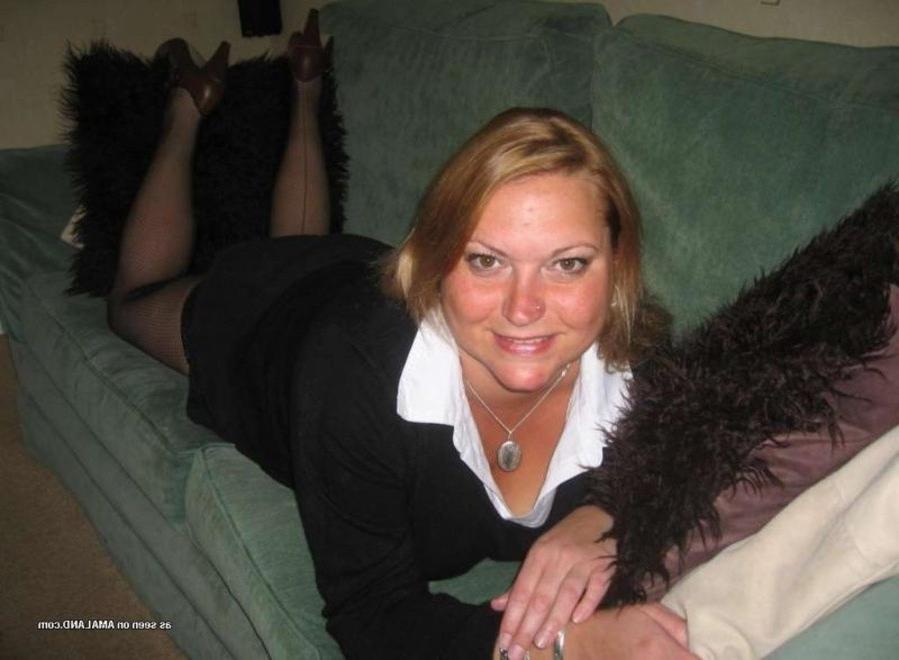 10P Slutty chunky girlfriend spreading and teasing on cam