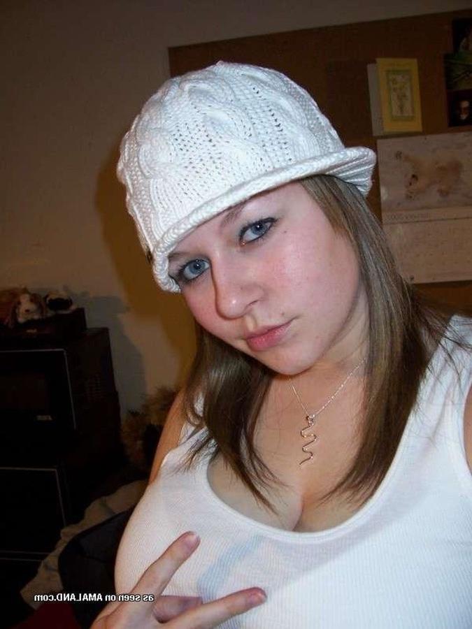 10P Amateur chubby chick stripping naked on cam
