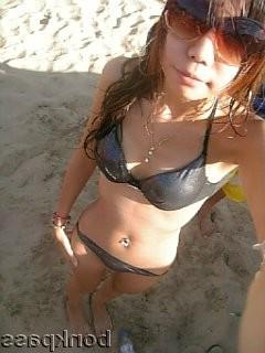 11P Chinese girls looking sexy in bikinis